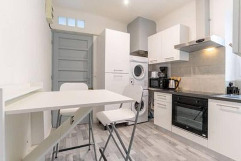 Le Charme Du Medieval Dans Un Appartement Cosy Hyeres Bagian luar foto