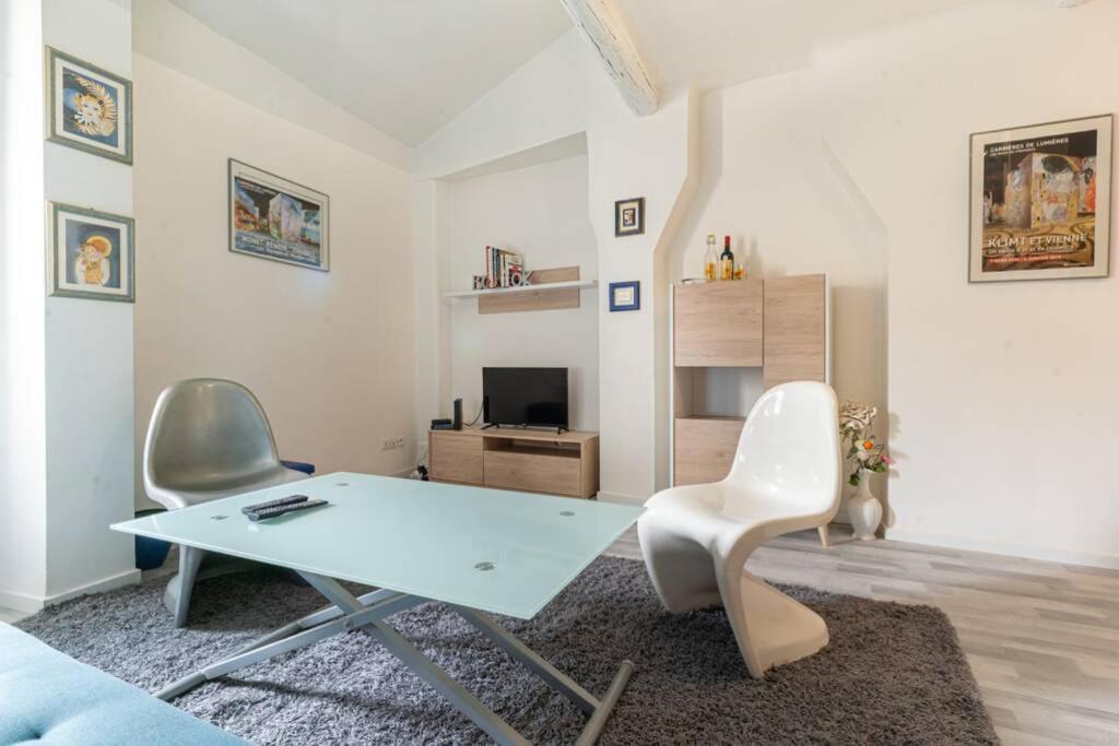 Le Charme Du Medieval Dans Un Appartement Cosy Hyeres Bagian luar foto