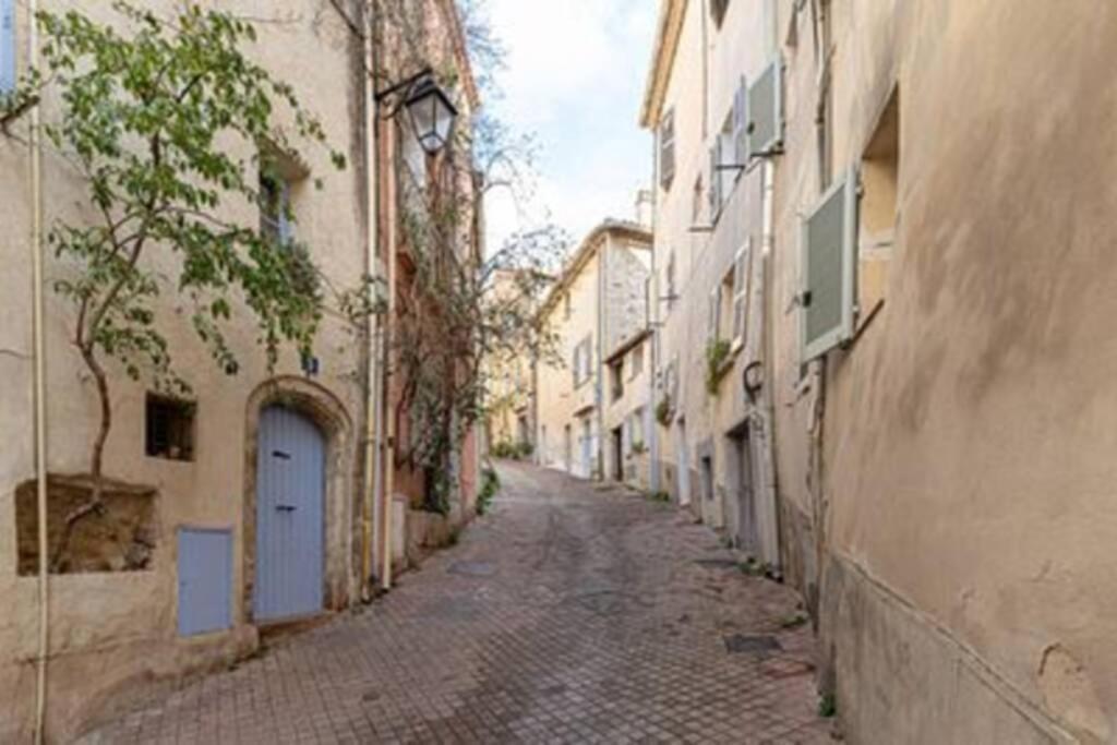 Le Charme Du Medieval Dans Un Appartement Cosy Hyeres Bagian luar foto